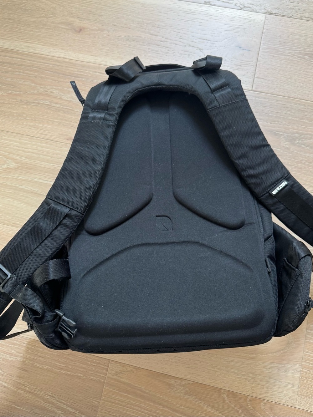 Incase ICON Backpack - Picture 5 of 7